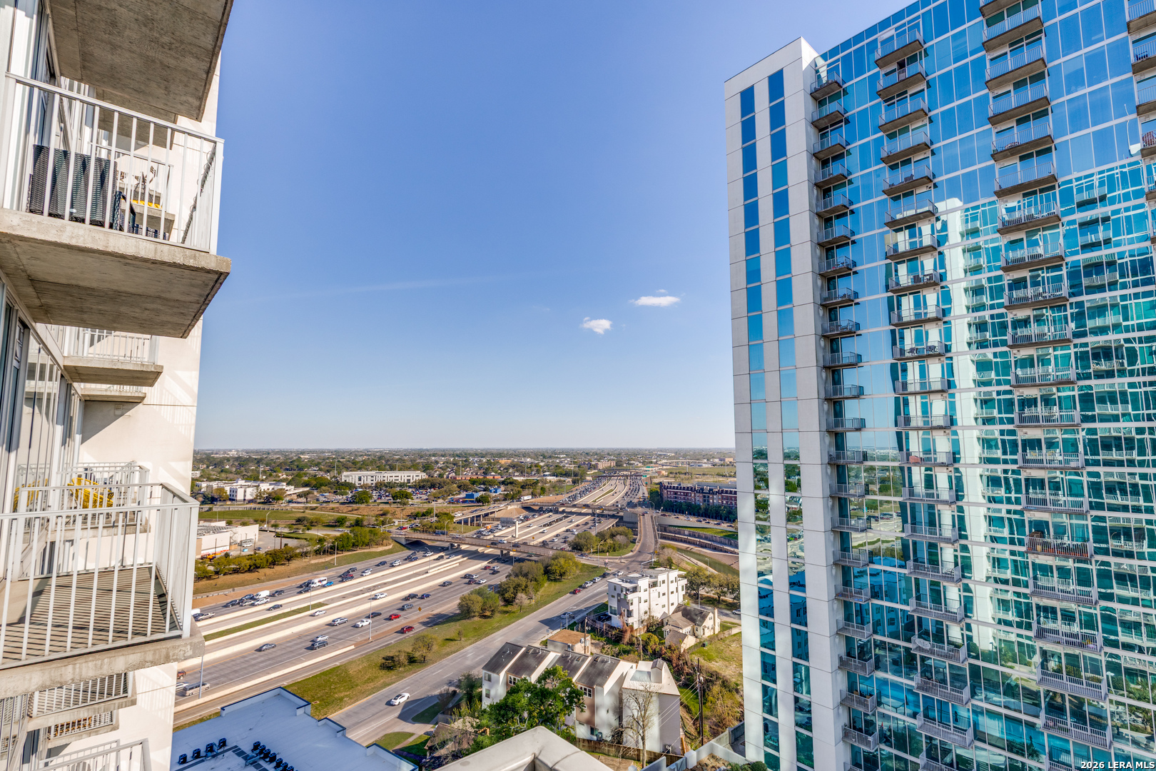 5925 Almeda Road, Unit 11710 Houston, TX 77004 - Photo 13 of 25 a view of a balcony with city view
