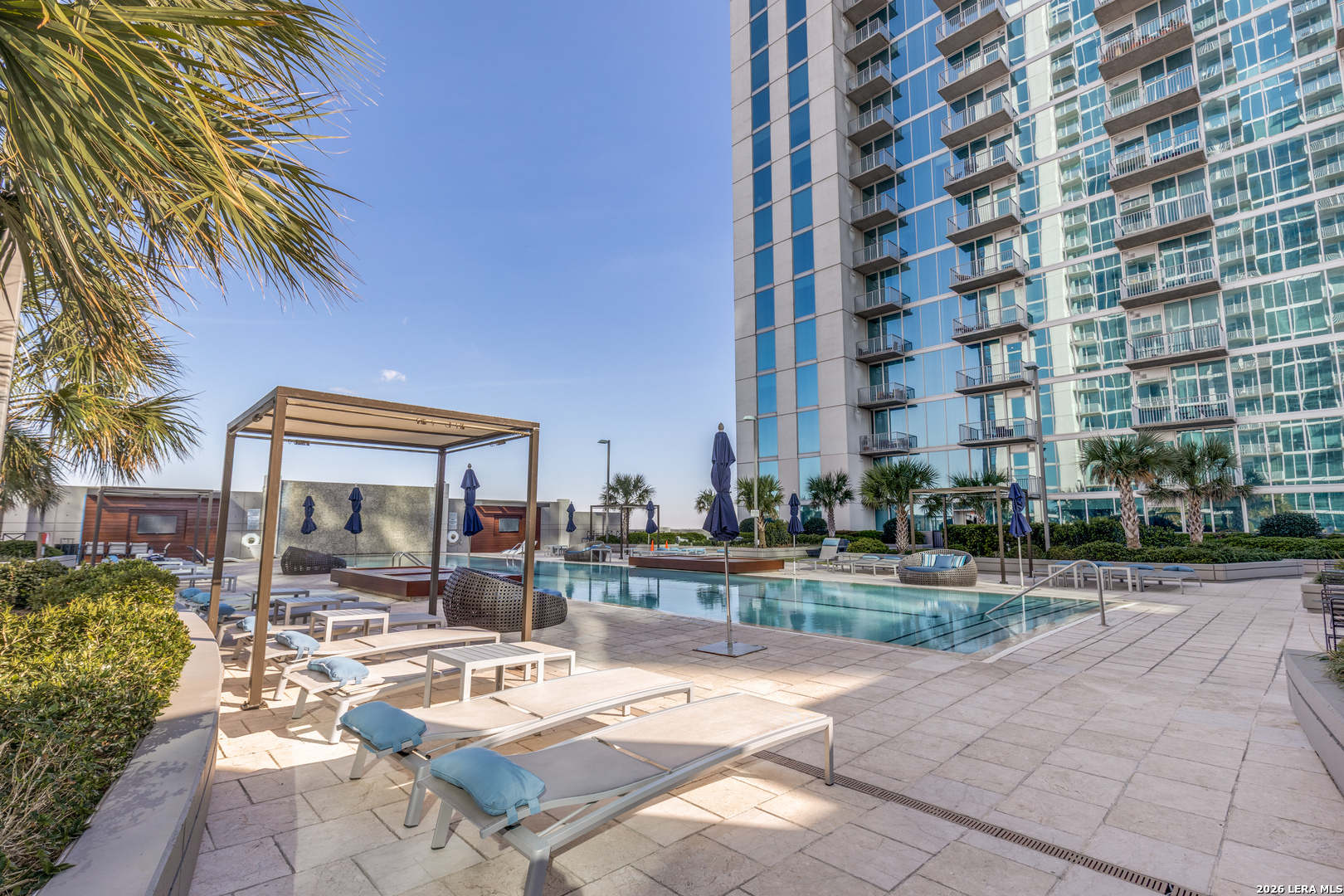 5925 Almeda Road, Unit 11710 Houston, TX 77004 - Photo 25 of 25 a view of a tall building with a patio