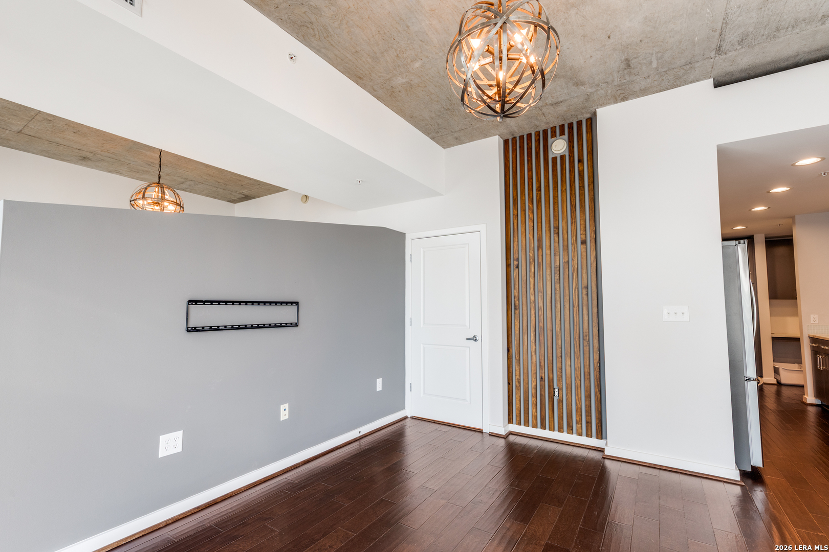 5925 Almeda Road, Unit 11710 Houston, TX 77004 - Photo 9 of 25 wooden floor in an empty room with a window