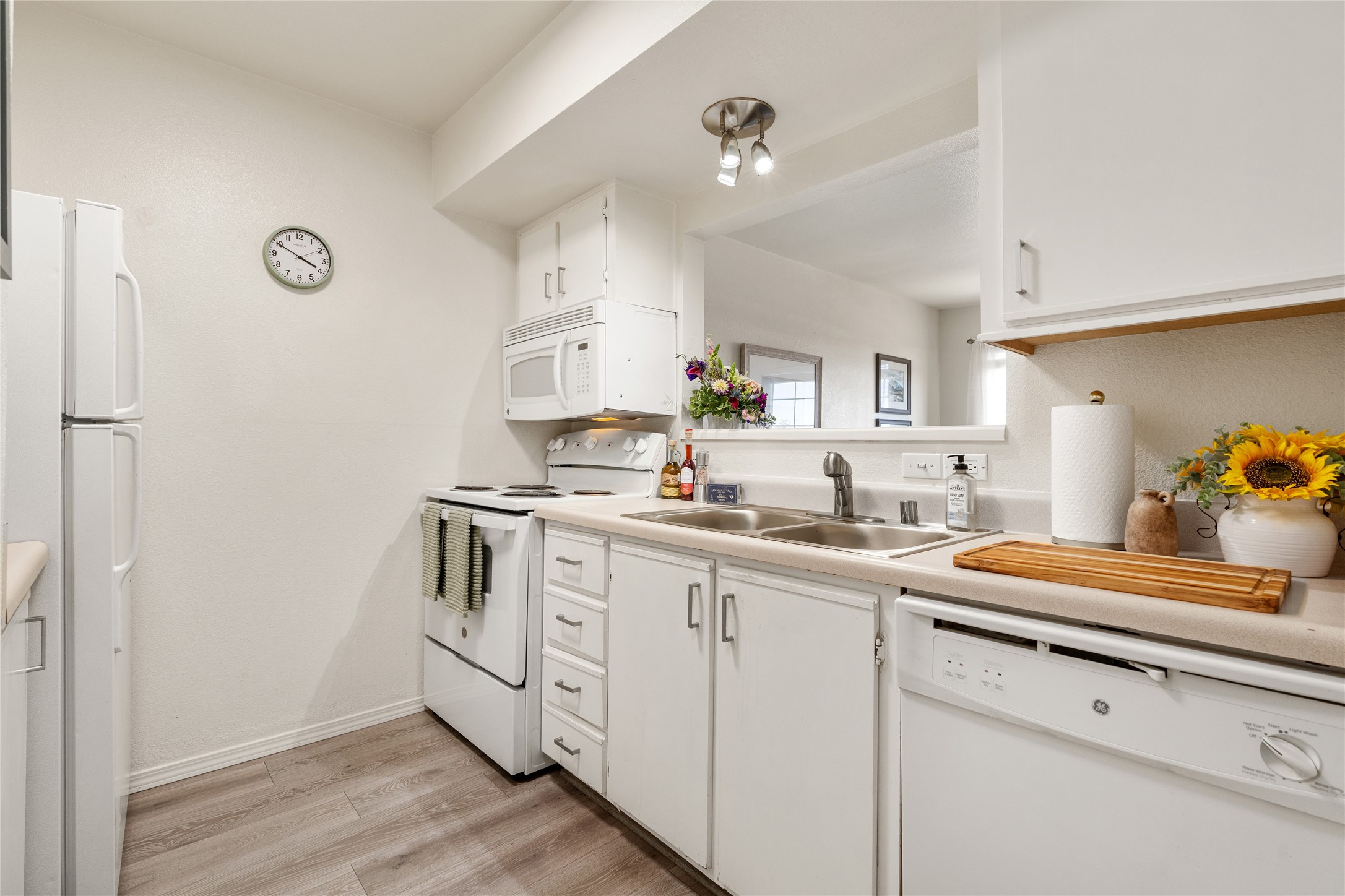 2210 Miguel Chavez Road, Unit 1423 Santa Fe, NM 87505 - Photo 11 of 26 kitchen