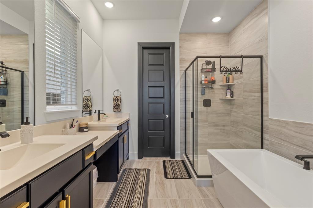 5009 Duck Cv Circle Royse City, TX 75189 - Photo 12 of 34 a bathroom with a tub sink shower and two mirror