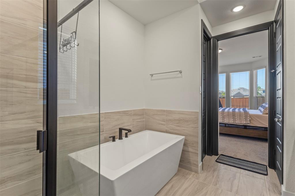 5009 Duck Cv Circle Royse City, TX 75189 - Photo 14 of 34 a bathroom with a bathtub and a shower