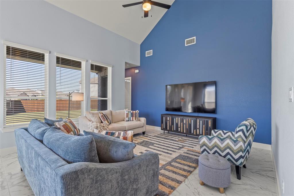 5009 Duck Cv Circle Royse City, TX 75189 - Photo 4 of 34 a living room with furniture and a large window