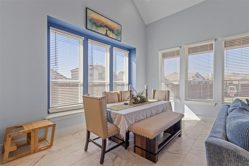 5009 Duck Cv Circle Royse City, TX 75189 - Photo 9 of 34 a living room with furniture and a large window