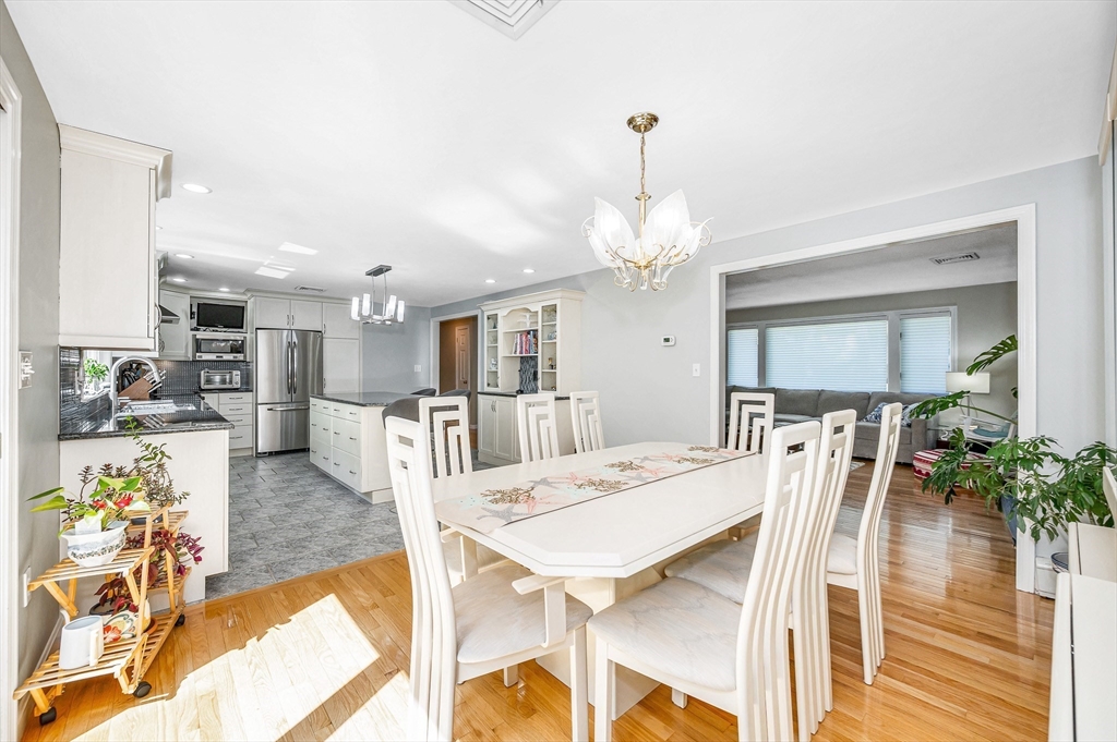 66 Colburn Road Reading, MA 01867 - Photo 9 of 40 Gallery Image 9