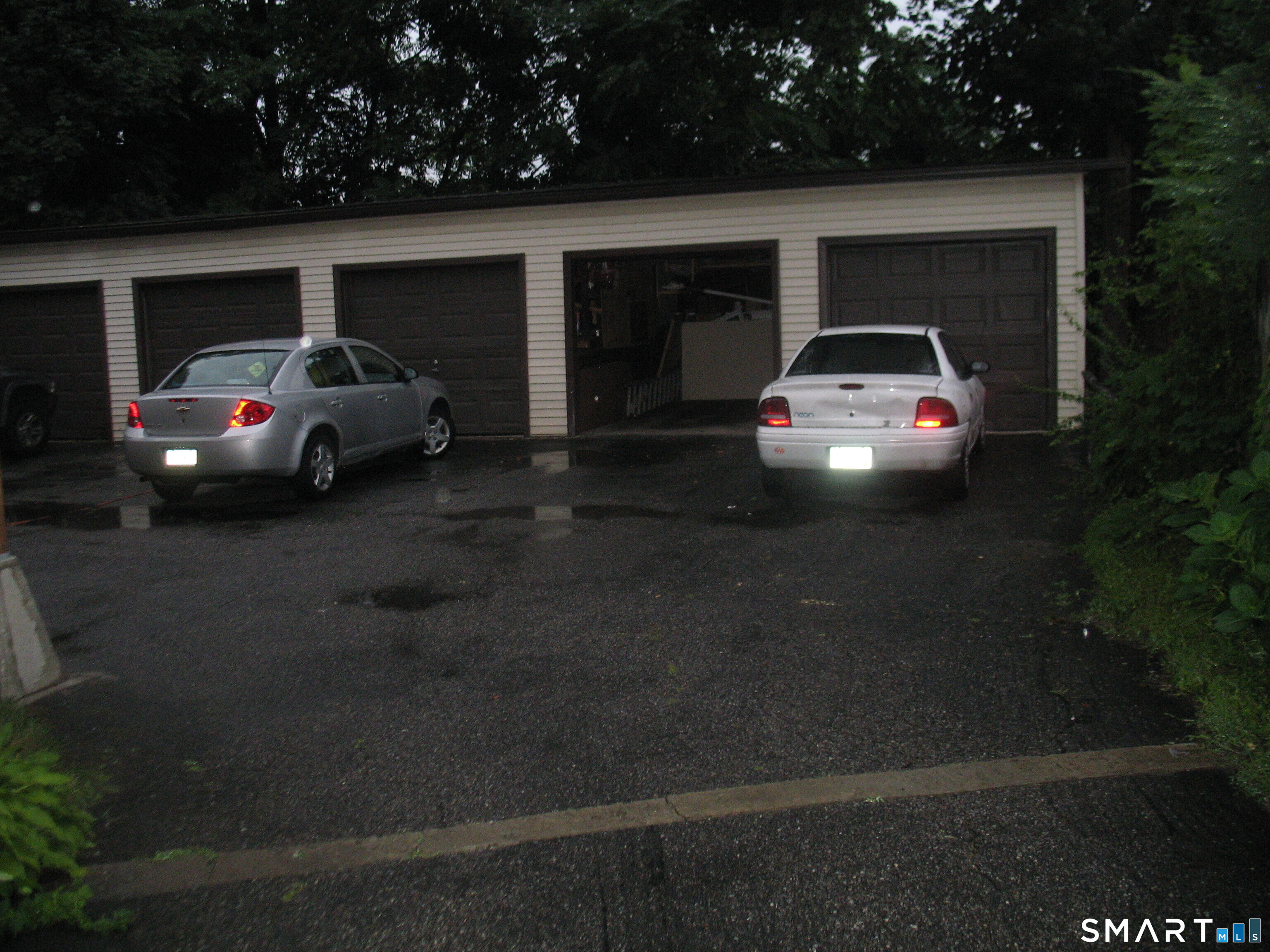 563 Howe Avenue Shelton, CT 06484 - Photo 3 of 8