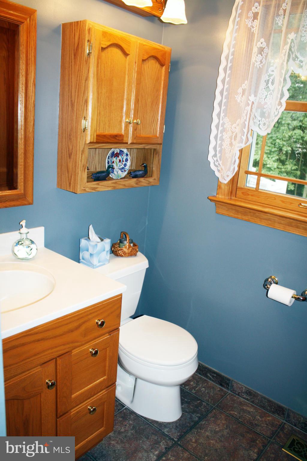 933 Metfield Road Baltimore, MD 21286 - Photo 25 of 30 Main Level 1/2 Bath