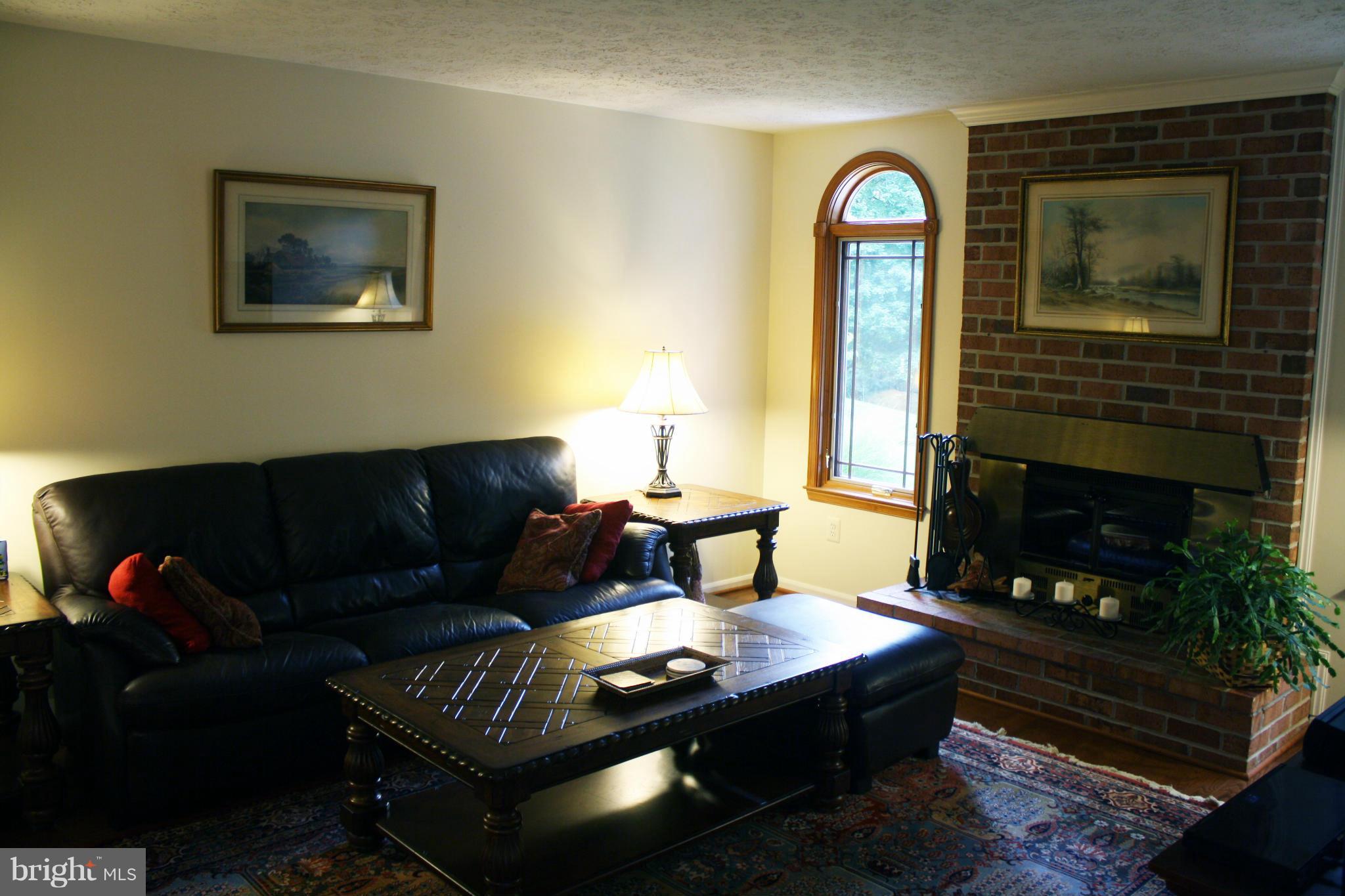 933 Metfield Road Baltimore, MD 21286 - Photo 7 of 30 Family Room