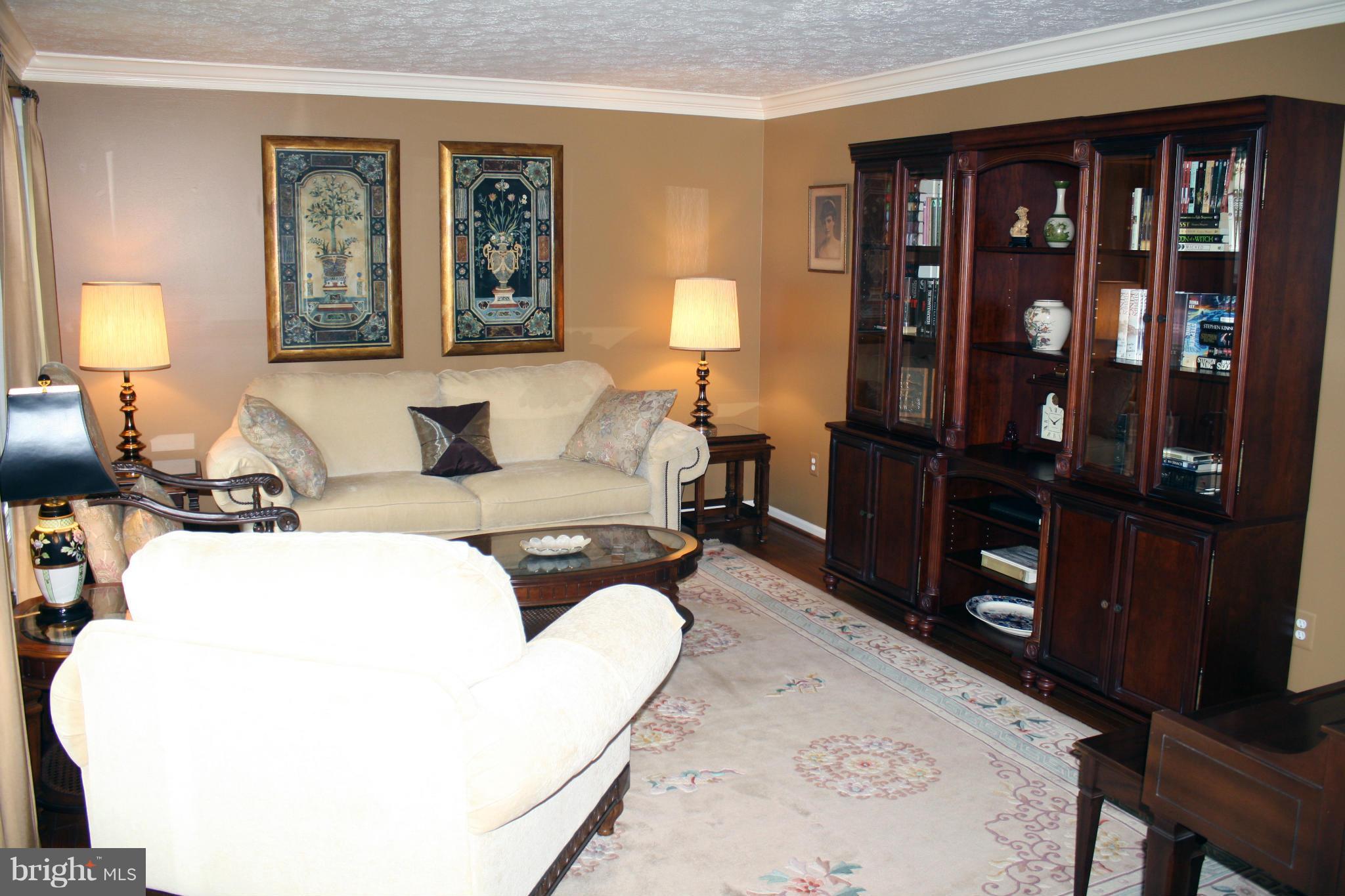 933 Metfield Road Baltimore, MD 21286 - Photo 8 of 30 Living Room