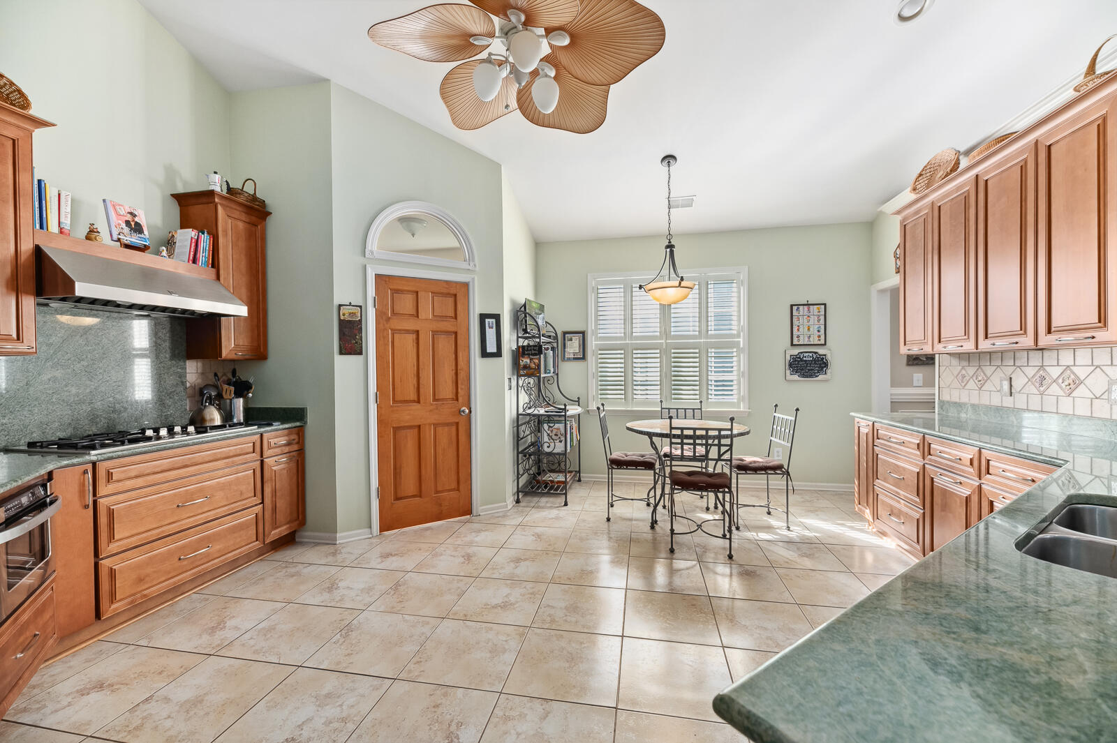 163 Oakbluff Road Summerville, SC 29485 - Photo 8 of 33 163 Oak Bluff Rd (8 of 35)
