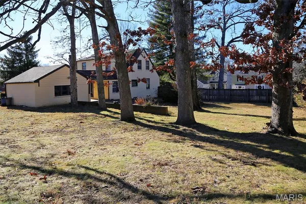 $235,000 | 2 Chafford Woods, Richmond Heights, MO 63144