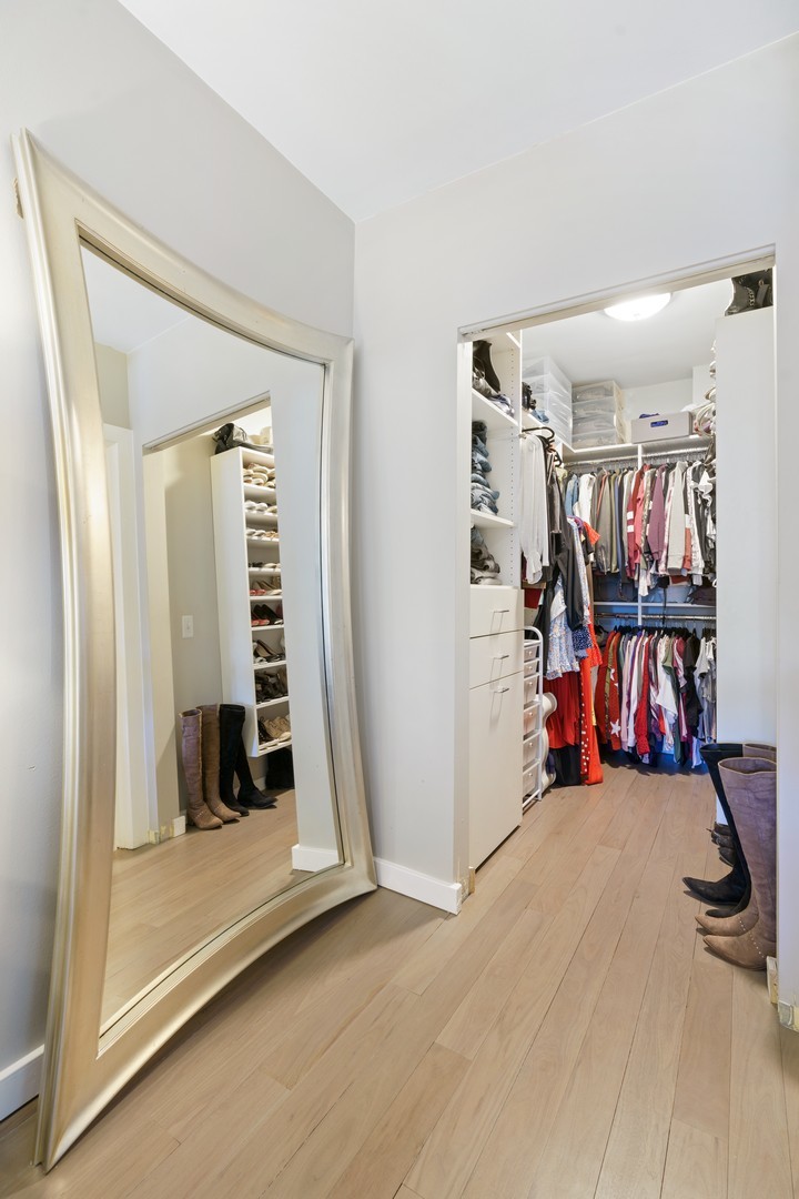630 North State Street, Unit 2210 Chicago, IL 60654 - Photo 13 of 23 a view of a room with gym equipment