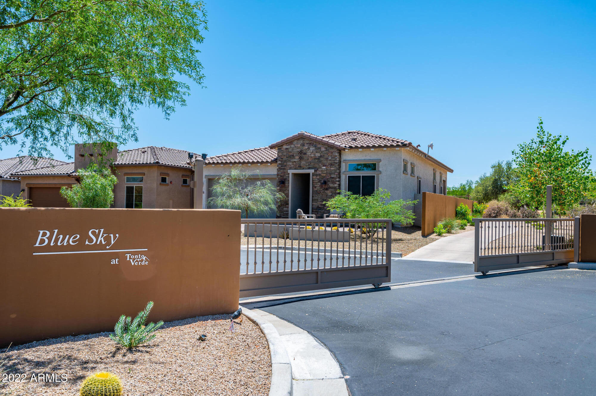 18814 East Blue Sky Drive Rio Verde, AZ 85263 - Photo 2 of 35 Gated Community