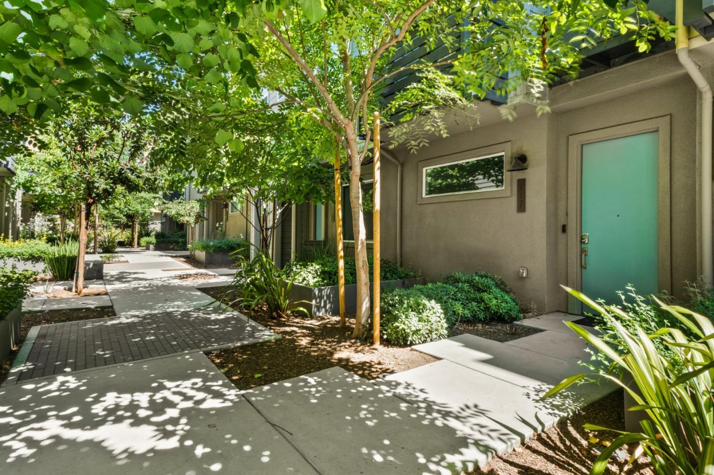 117 Uptown Circle Oakland, CA 94607 - Photo 24 of 25 a view of a back yard