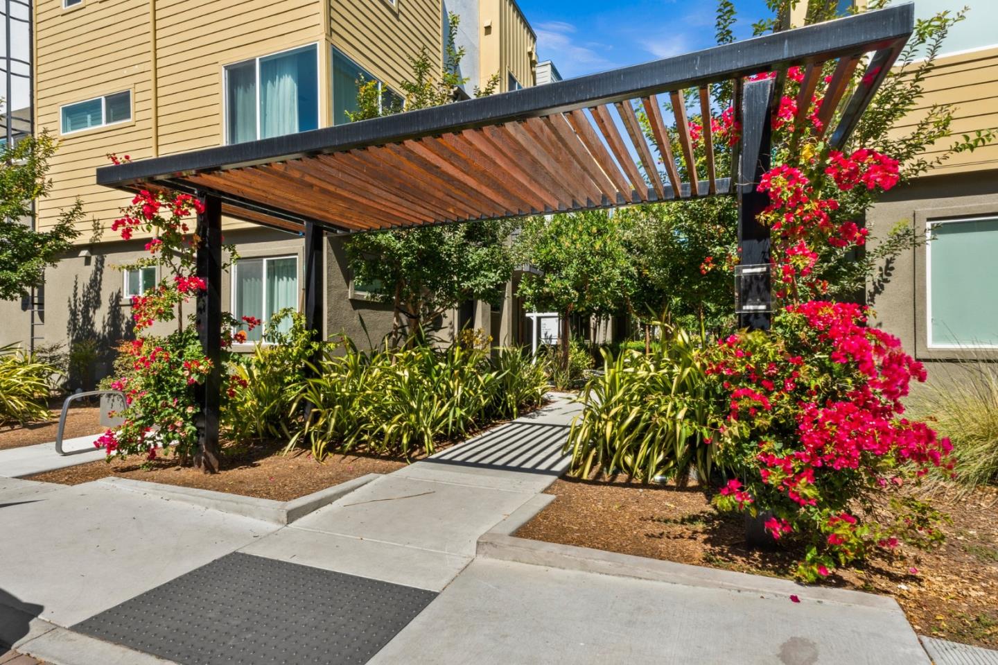 117 Uptown Circle Oakland, CA 94607 - Photo 3 of 25 a view of a house with a flower garden