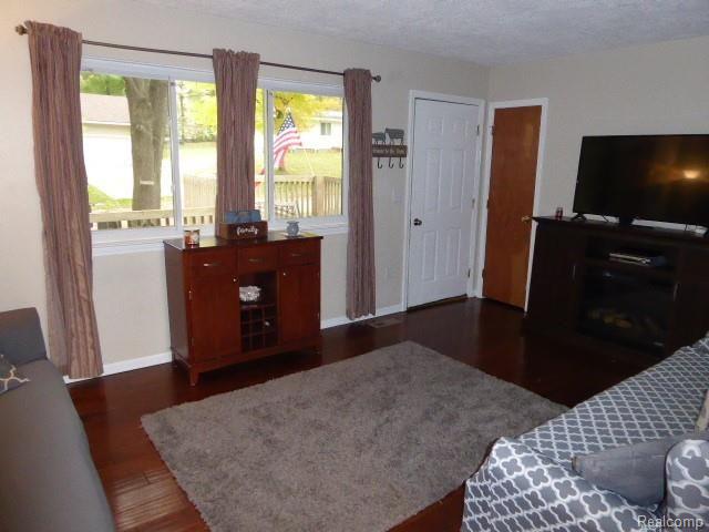 2296 Rose Street Howell, MI 48843 - Photo 6 of 11