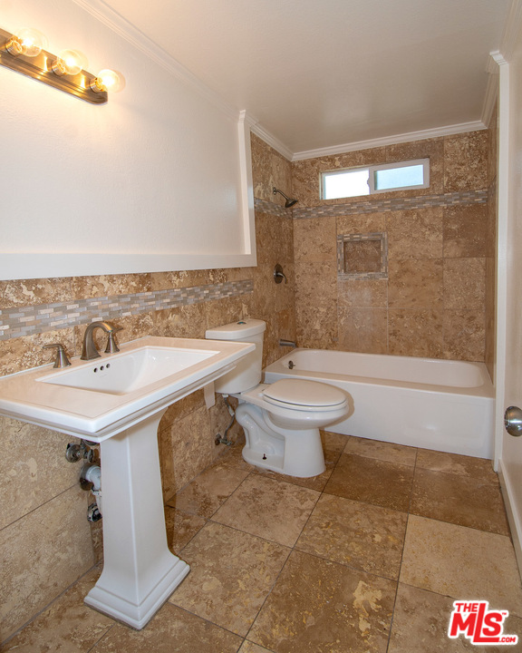 1238 Sultan Circle Carson, CA 90746 - Photo 7 of 18 a bathroom with a sink and a mirror