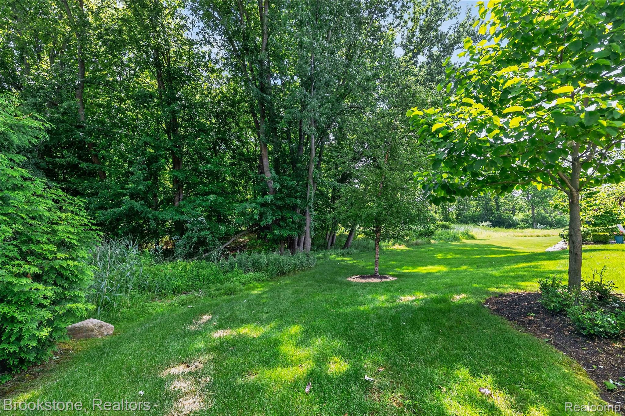 2167 Sanctuary Court Rochester, MI 48309 - Photo 32 of 68 Expansive lawn with mature trees and a wooded border