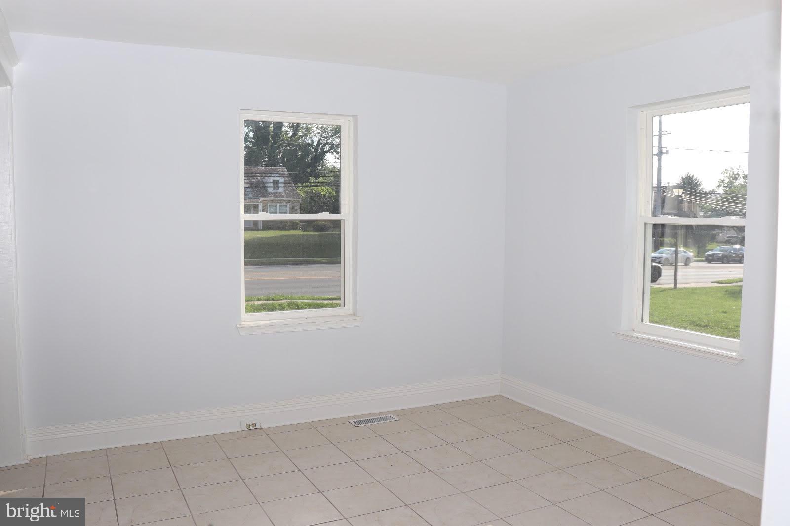 8400 Liberty Road Baltimore, MD 21244 - Photo 14 of 32 an empty room with a window