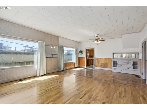 $379,900 | 805 East 12th Street, The Dalles, OR 97058