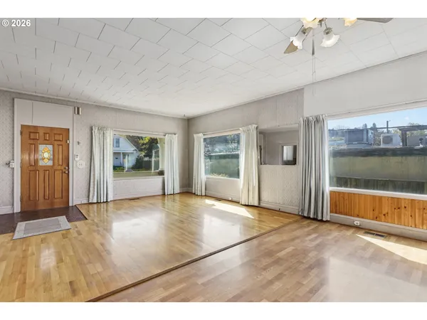 $379,900 | 805 East 12th Street, The Dalles, OR 97058