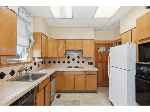 $379,900 | 805 East 12th Street, The Dalles, OR 97058