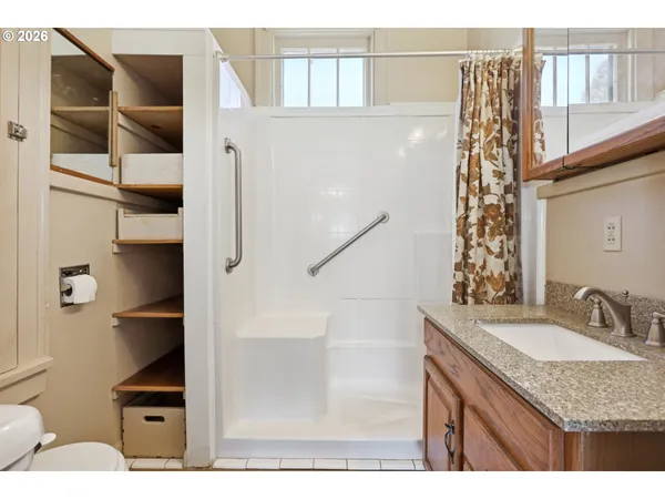 $379,900 | 805 East 12th Street, The Dalles, OR 97058