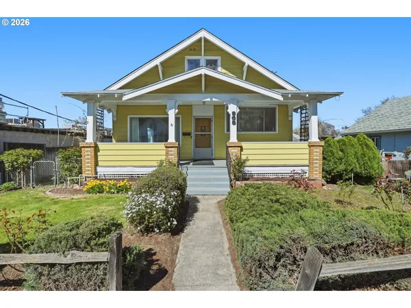 $379,900 | 805 East 12th Street, The Dalles, OR 97058