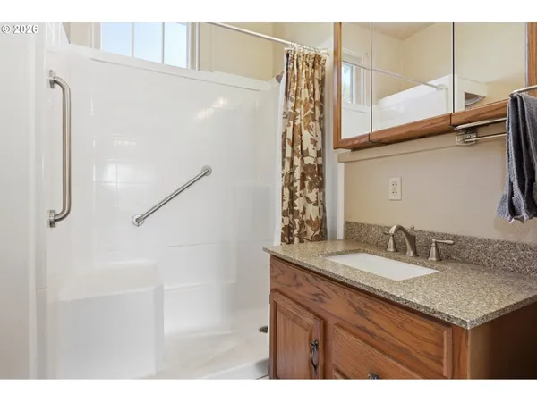 $379,900 | 805 East 12th Street, The Dalles, OR 97058