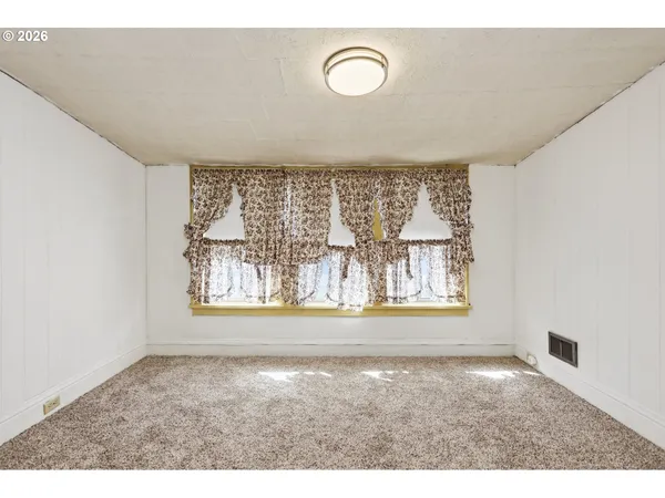 $379,900 | 805 East 12th Street, The Dalles, OR 97058