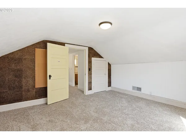 $379,900 | 805 East 12th Street, The Dalles, OR 97058