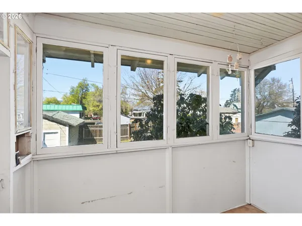$379,900 | 805 East 12th Street, The Dalles, OR 97058