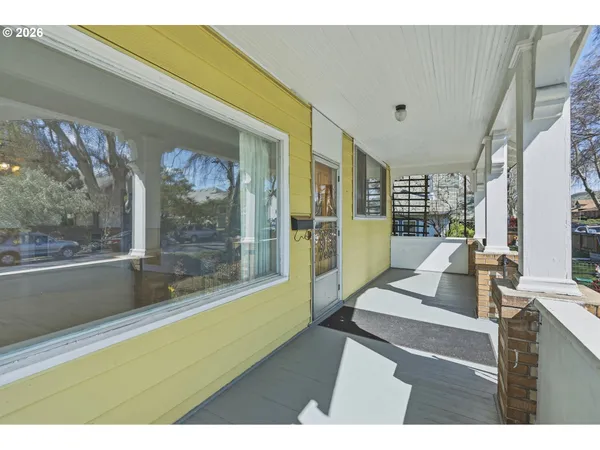 $379,900 | 805 East 12th Street, The Dalles, OR 97058