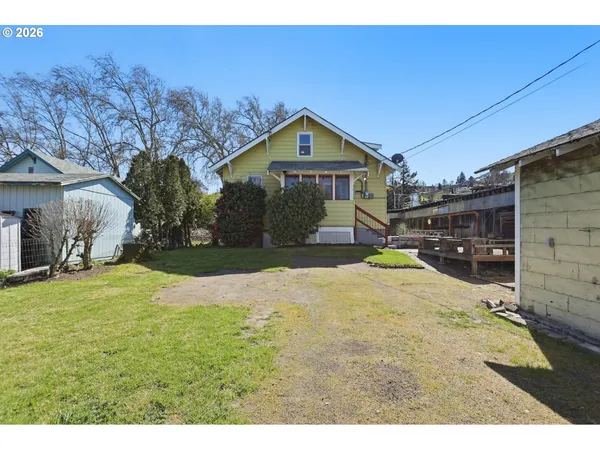 $379,900 | 805 East 12th Street, The Dalles, OR 97058