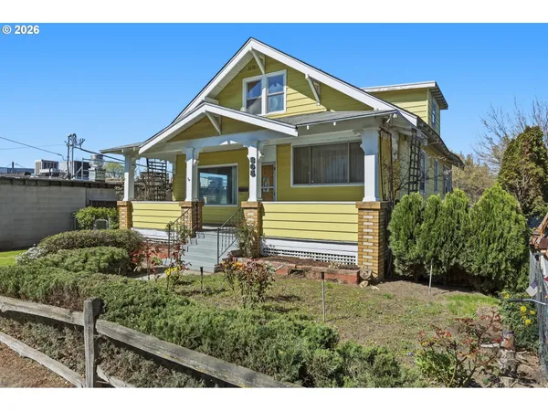 $379,900 | 805 East 12th Street, The Dalles, OR 97058