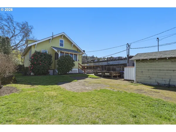 $379,900 | 805 East 12th Street, The Dalles, OR 97058