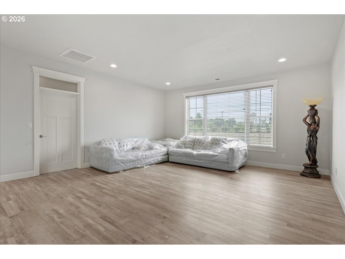 4098 Portland Road Northeast Salem, OR 97301 - Photo 15 of 47