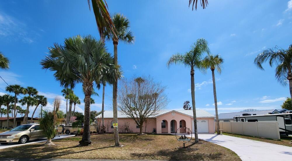 1177 Lisa Lane Okeechobee, FL 34974 - Photo 2 of 22 front view of a house with palm trees