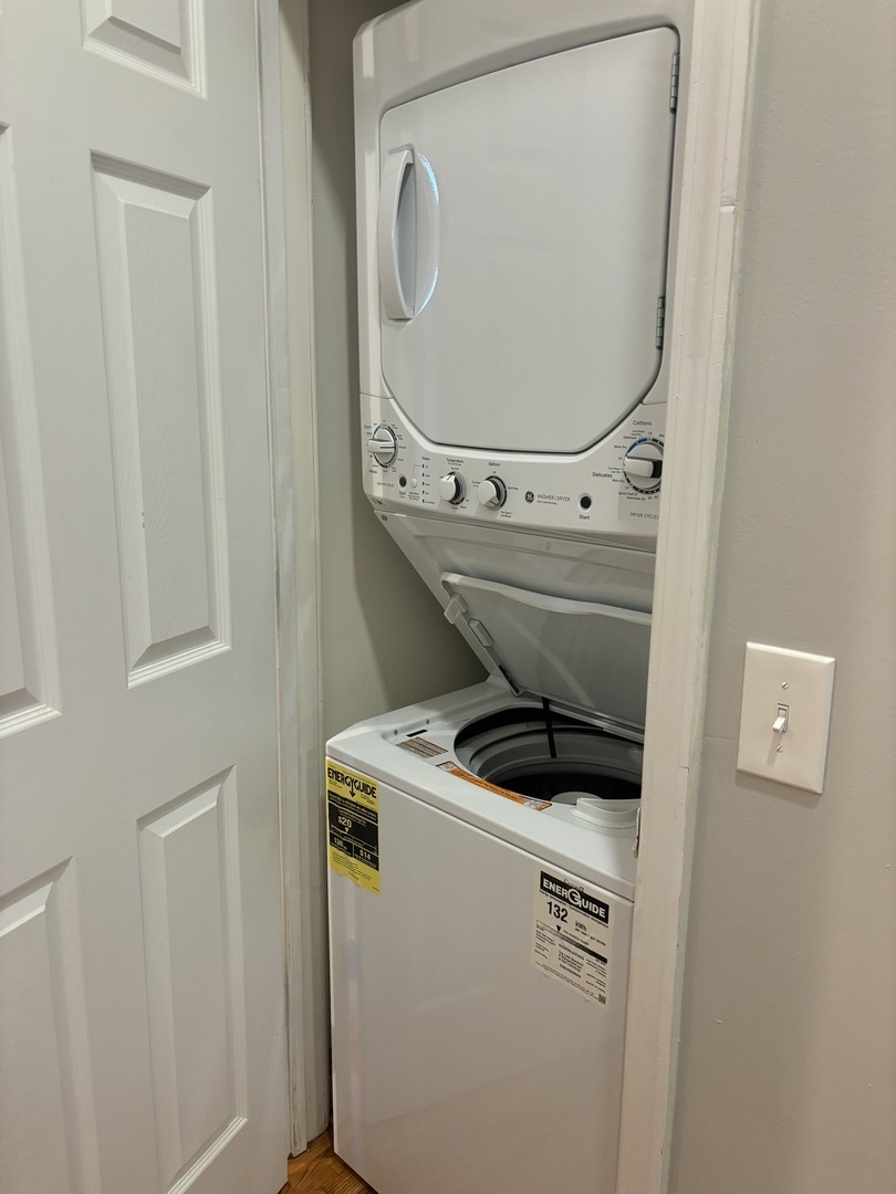 2002 West Chicago Avenue, Unit 2R Chicago, IL 60622 - Photo 7 of 17 a utility room with dryer and washer