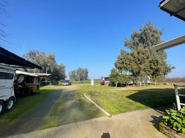 a view of a back yard of the house