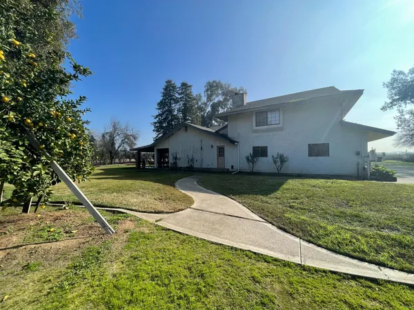 a view of a house with a backyard