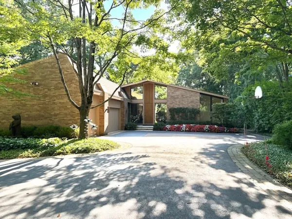 $2,500,000 | 990 Sheridan Road, Highland Park, IL 60035