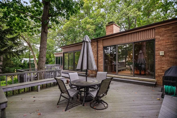 $2,500,000 | 990 Sheridan Road, Highland Park, IL 60035