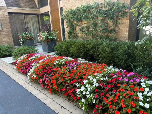 $2,500,000 | 990 Sheridan Road, Highland Park, IL 60035