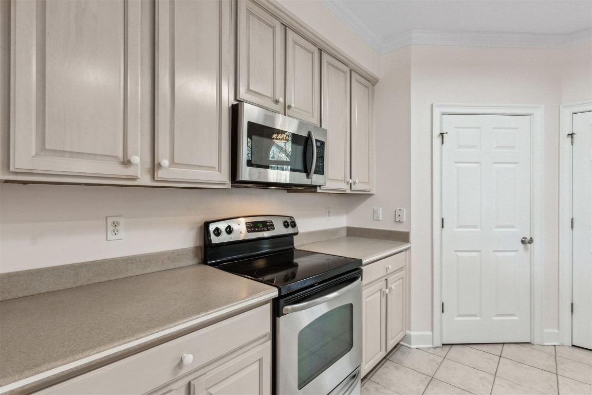 86305 Meadowfield Bluffs Road Yulee, FL 32097 - Photo 19 of 33 a kitchen with stainless steel appliances granite countertop white cabinets and a granite counter tops