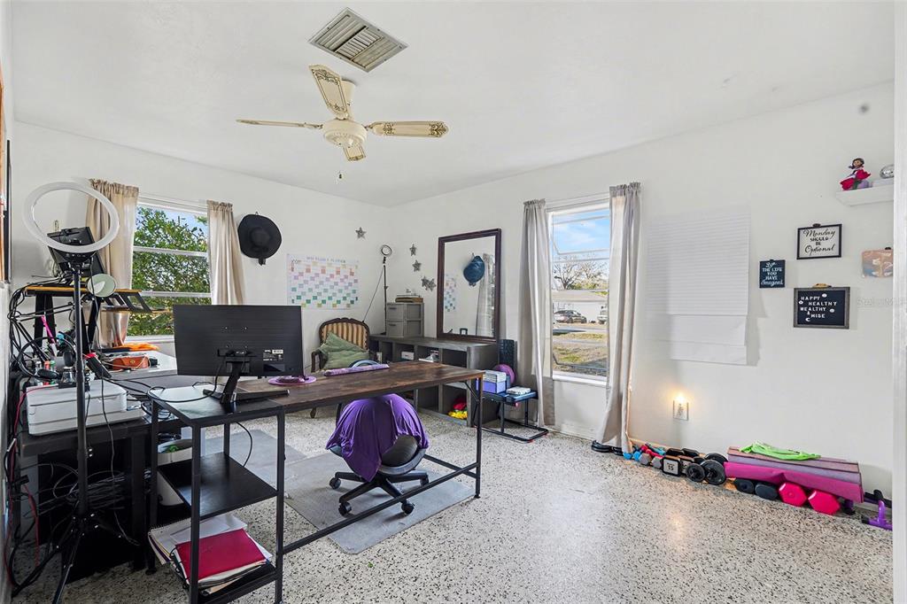 6686 Treehaven Drive Spring Hill, FL 34606 - Photo 13 of 29 a workspace with furniture and musical instruments