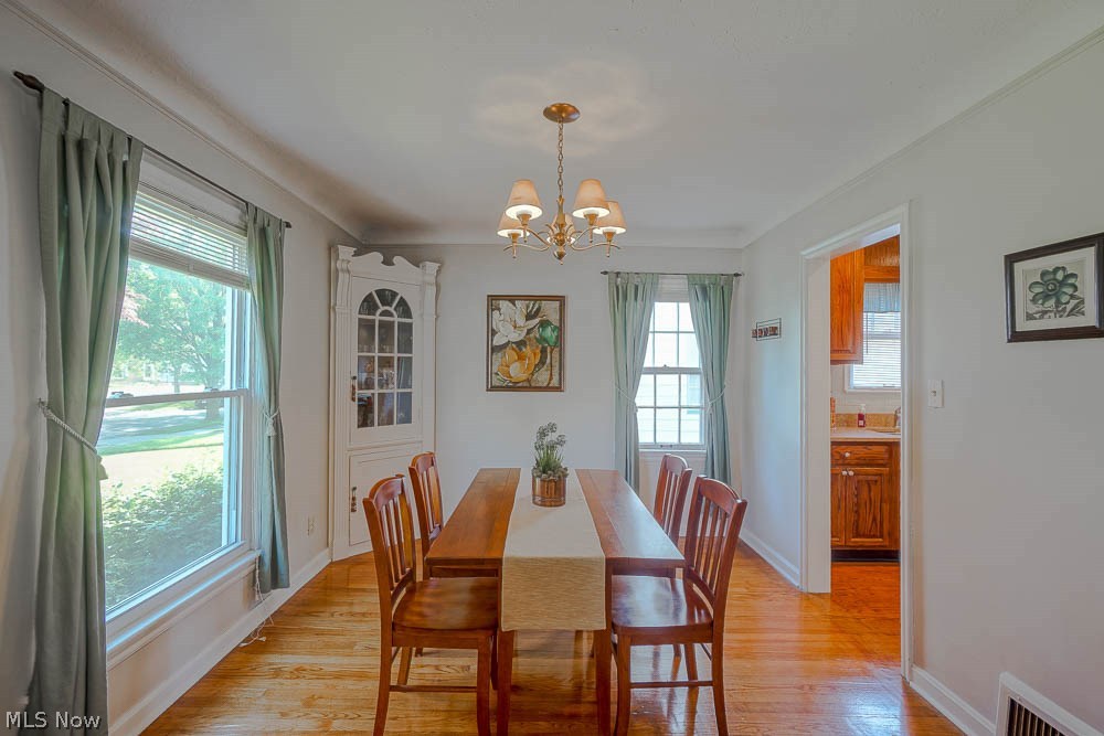 3747 Bainbridge Road Cleveland Heights, OH 44118 - Photo 3 of 23