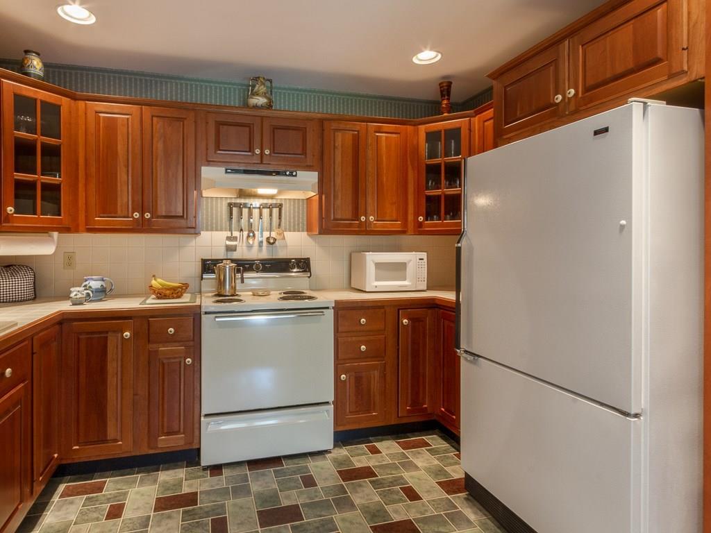 350 Bristol Road Damariscotta, ME 04543 - Photo 10 of 19 Another view of the kitchen.