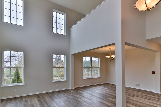 299 Monument Road Elgin, IL 60124 - Photo 3 of 27