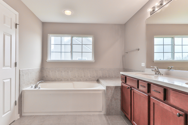 299 Monument Road Elgin, IL 60124 - Photo 21 of 27